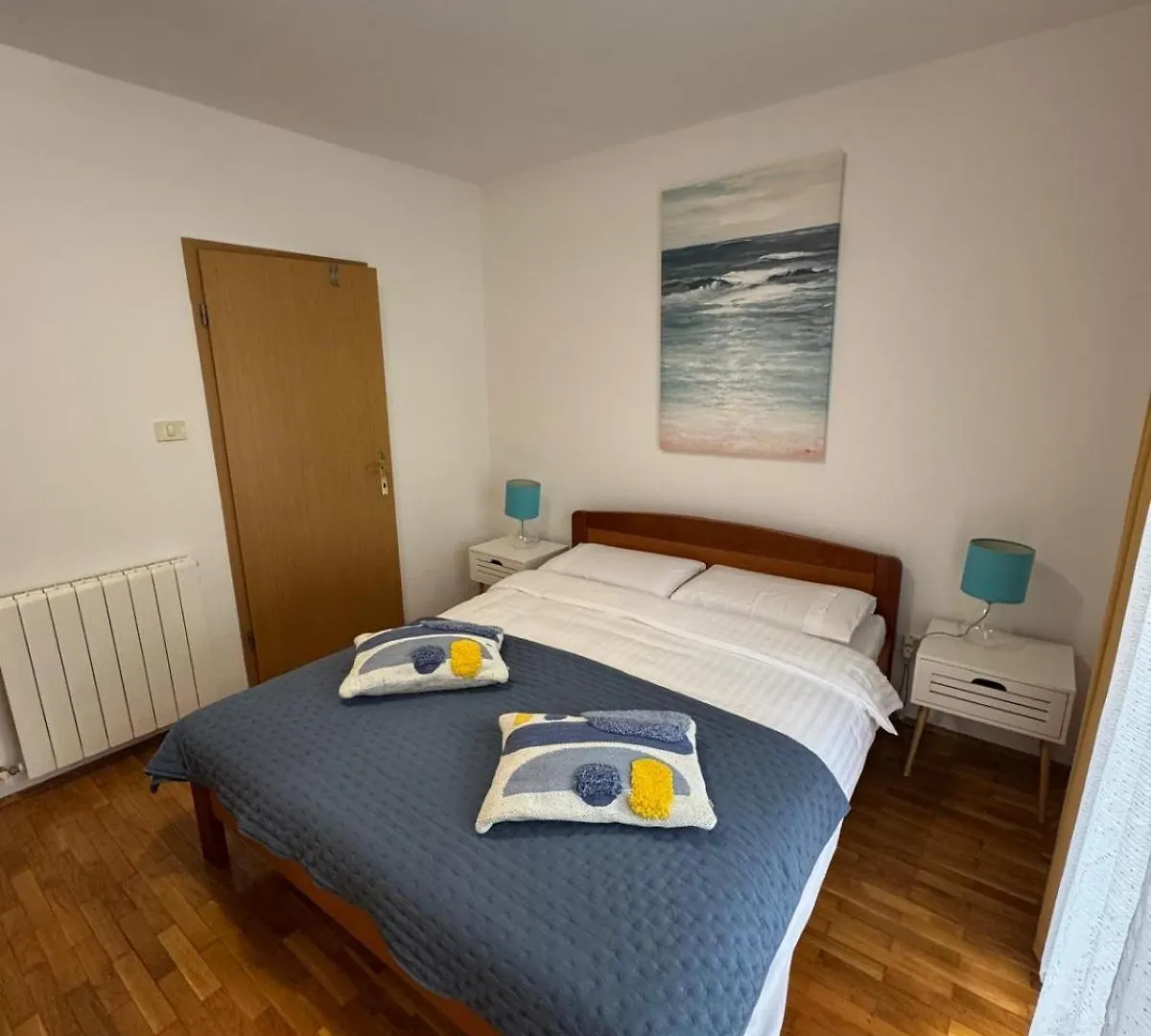 Apartments Birimac Pola 0*,